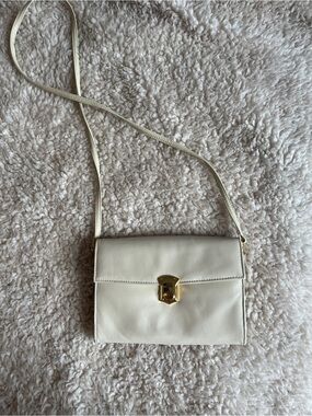 Vintage Jessica Moore 1990s Cream Crossbody Shoulder Bag with Gold Lock